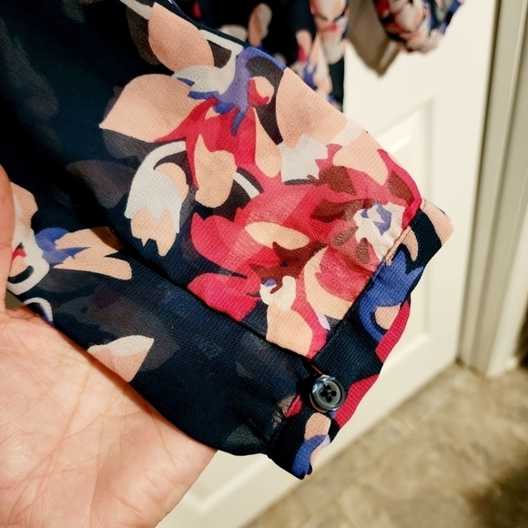 Gap Navy Sheer Floral Top Women's Large L Scoop Neck Tie Front Button Down EUC - Picture 5 of 10